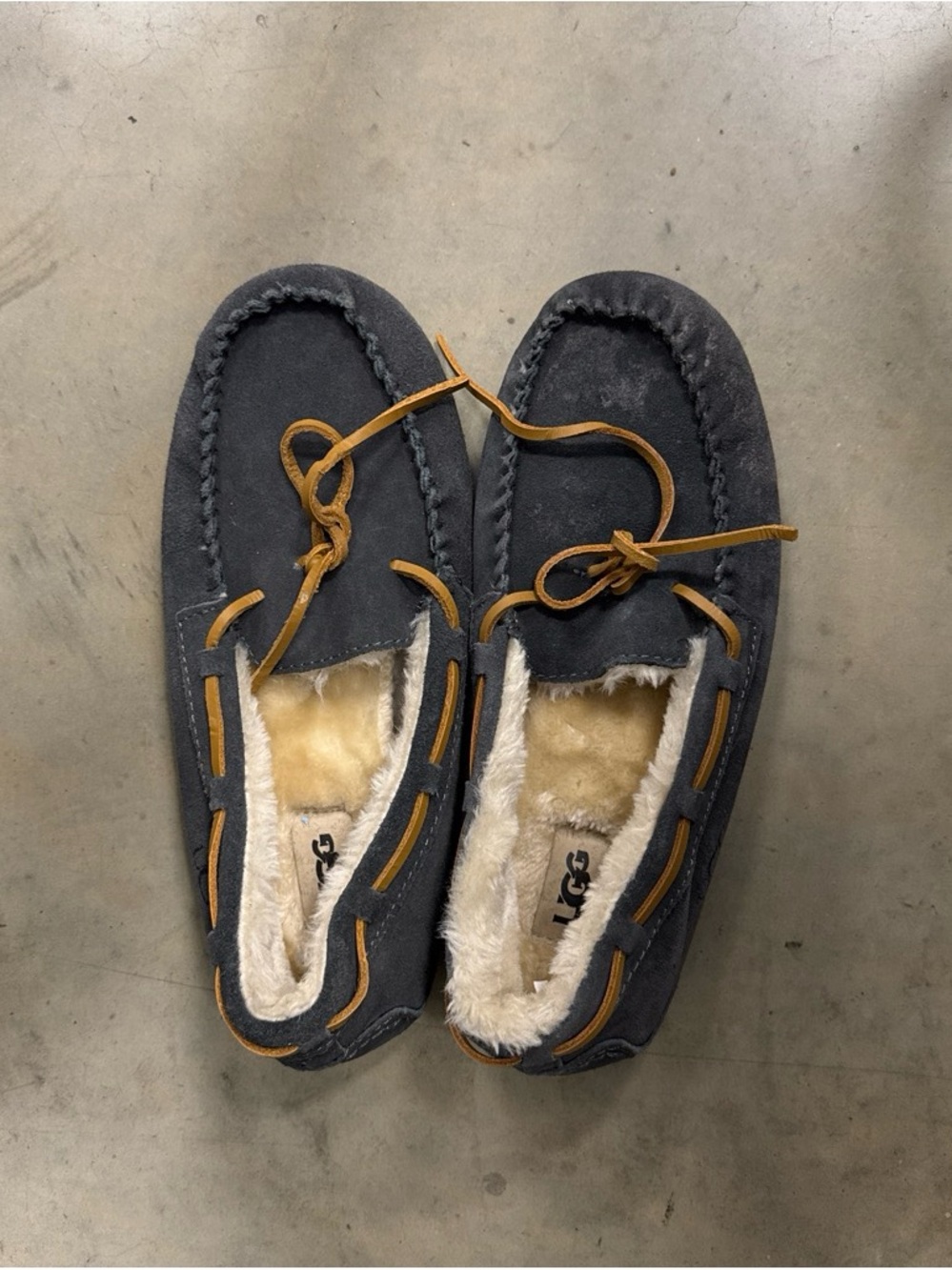 UGG gray suede Dakota Moccasin Slippers size 10